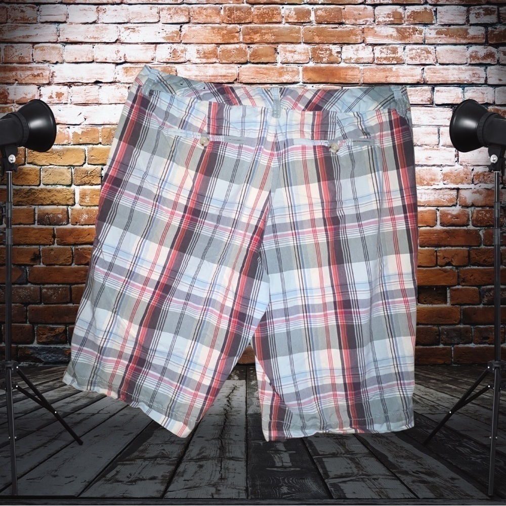 Tommy Hilfiger Women’s Plaid Shorts Size 12 - Versatile and Comfortable - Picture 2 of 5